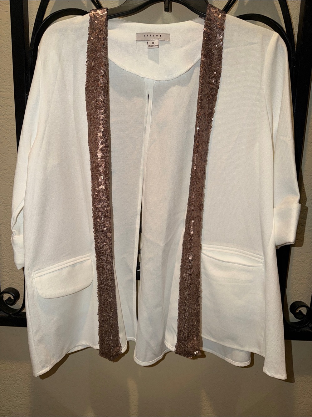 3/4 sleeve Blazer with sequin collar,faux flap pocket and split